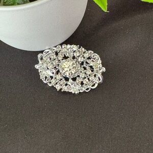 Vintage crystal rhinestone oval brooch